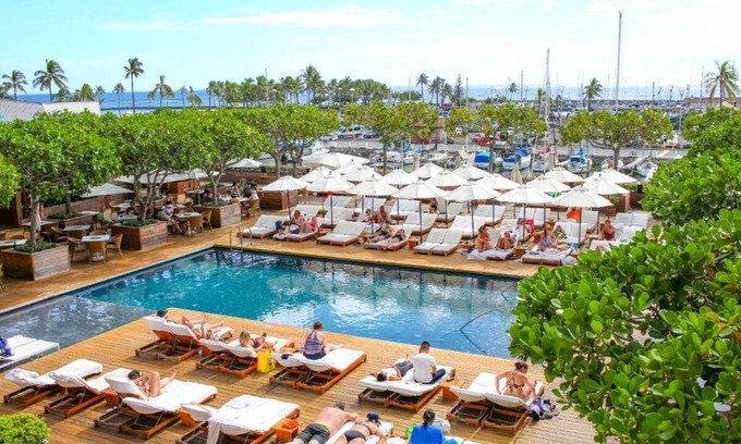Waikiki Hotel | Your Oceanfront Retreat! Outdoor Swimming Pool!