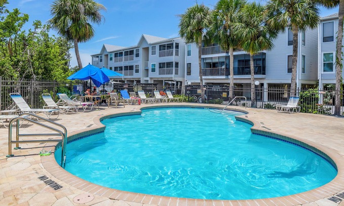 Holmes Beach Condo | Your Perfect Florida Gulf Coast Escape - Mangrove Setting & Modern Luxury