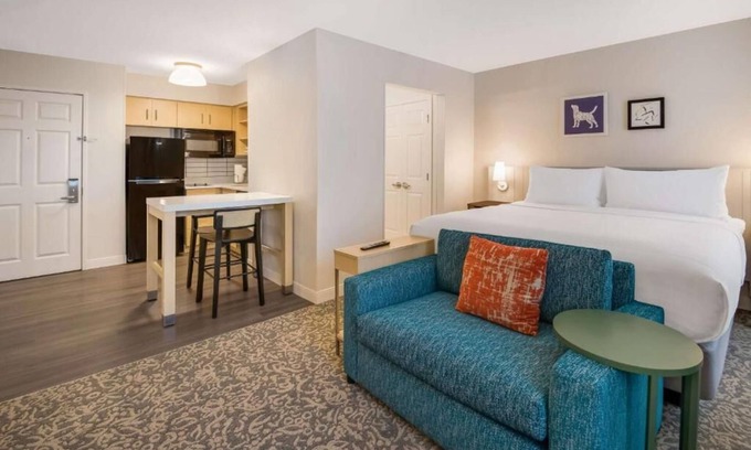Andover Hotel | Your Relaxing Getaway Awaits! Perfect for Merrimac River Frontage! Outdoor Pool!
