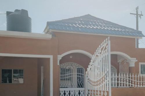 Portmore House | Your Serenity by M n C Rentals