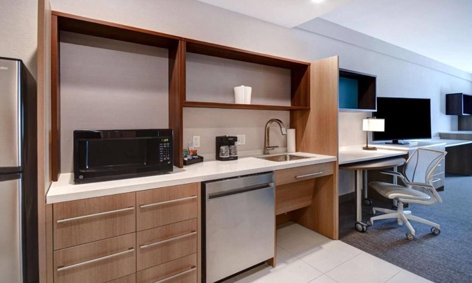 Downtown Tucson Hotel | Your Tucson Getaway: 2 Relaxing Units! Onsite Pool, Pets Allowed!