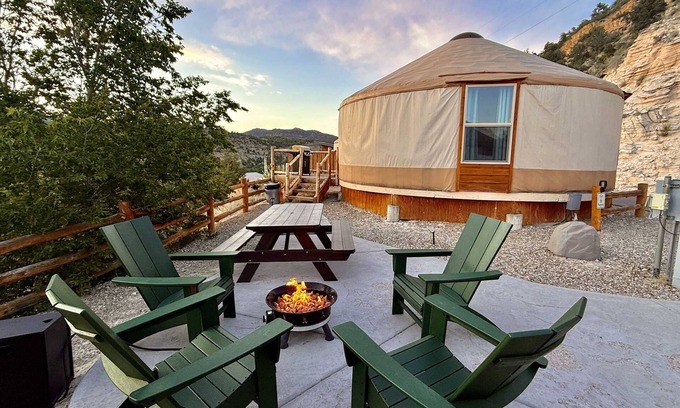 Orderville House | Yurt Overlook #6 w/stargazing near Zion & Bryce