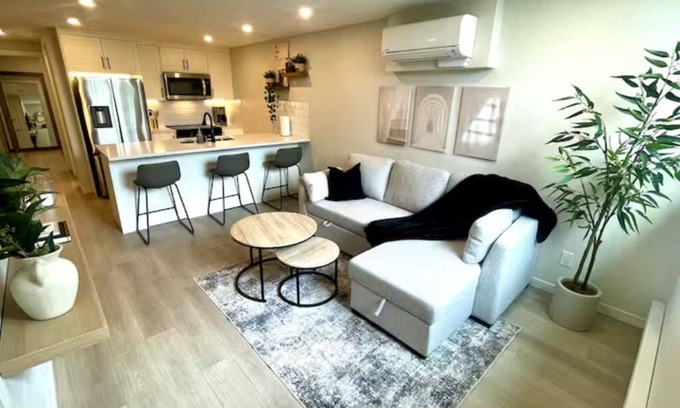 Calgary House | YYC Retreat | A/C | Near Airport & Mountains