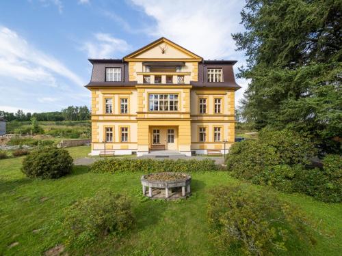 Svatoslav House | Zámeček Waldsteinovo Zátiší
