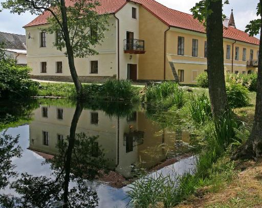 Kolinec House | Zámek Jindřichovice