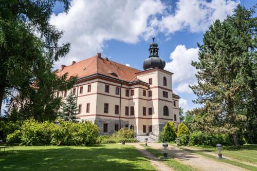 Lnare House | Zámek Lnáře