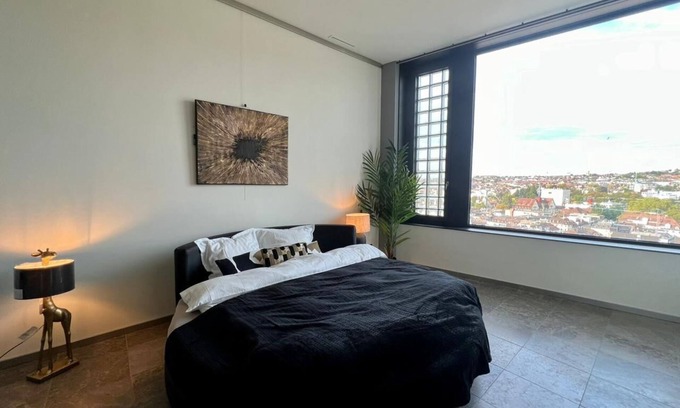 Center Apartment | Zürich Penthouse Paradise: Stunning City Views!