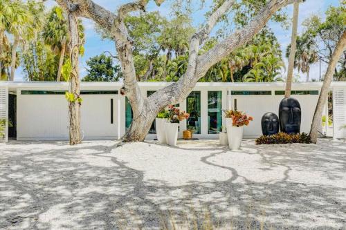 Siesta Key House | Zachs Siesta Key Beach House Heated Saltwater Pool Pet Friendly