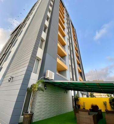 Karachi Apartment | ZAHA Vacation Home 3 - Elegant & Spacious 2 br family apt, Shahrah e Faisal