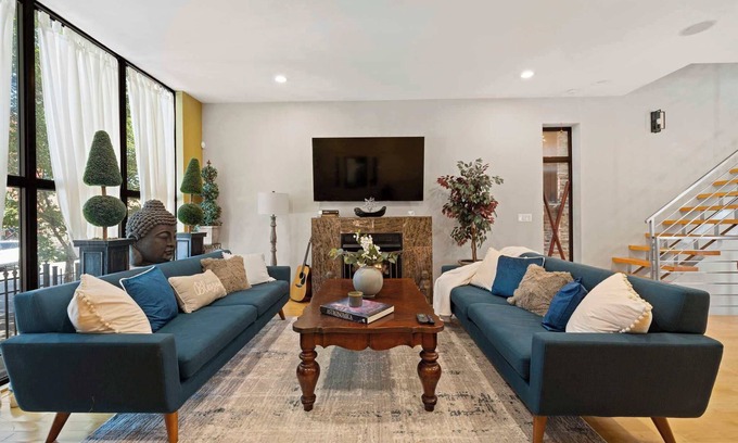 Heart of Chicago House | Zen 5 Bedroom Family Escape