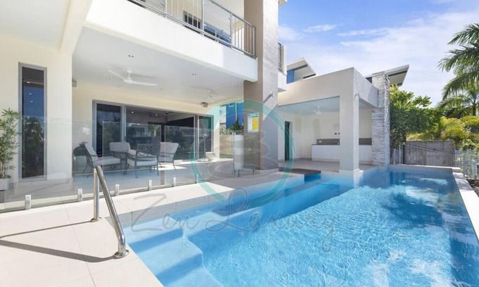 Bayview Apartment | Zen Bayview Bliss: Luxury Marina Mansion