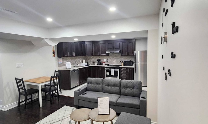 Brampton Apartment | Zen Nest - Cozy, conveniently located, and just minutes to the airport!