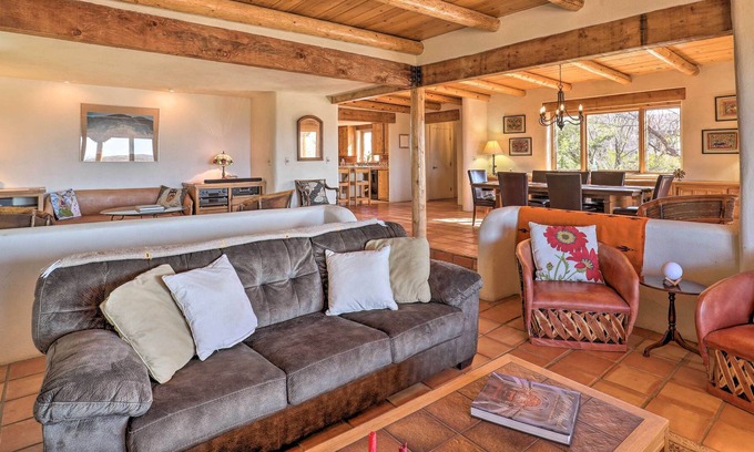 Tombstone House | Zen Retreat w/ Guest Home & View, 13 Mi to Town!