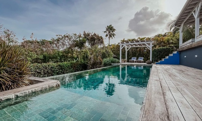 Saint-Francois Villa | Zen Villa in residential area