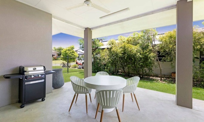 Muirhead Apartment | Zenhouse Harmony: Modern Home ~ Near CDU/Hospital
