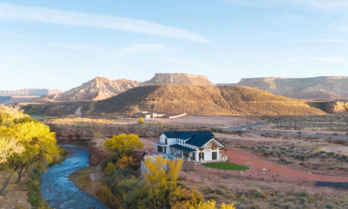 Virgin Apartment | Zion Rivefront Farmhouse