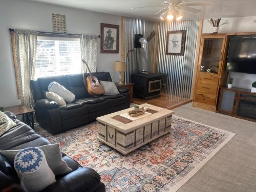 Mammoth Creek House | Zion to Bryce cowboy cabin