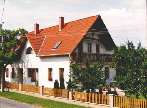 Balatonfured Bed & Breakfast | Zsuzsa Panzió
