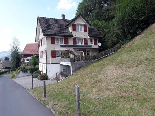 Neu St Johann Apartment | Zwinglis Ferienwohnung Rosi