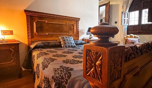 Basic Room, Shared Bathroom