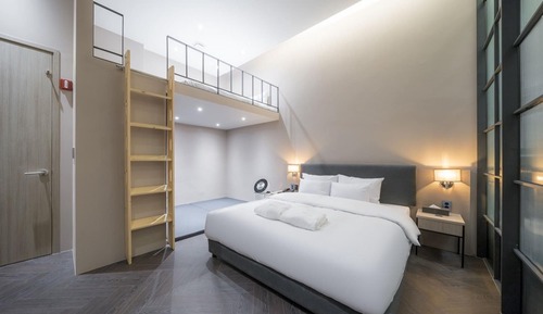 Room (Cozy Step 4 (whirlpool sitting play r)