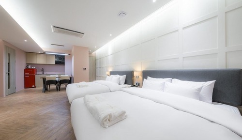 Room (S Studio (karaoke mini pool 75-inch T)