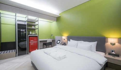 Room (Premium (highest quality Goose beddin)