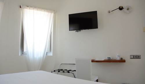 Comfort Room, Pool View