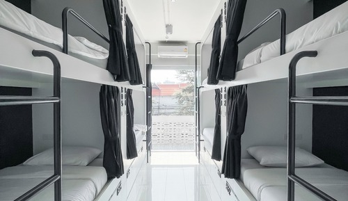 8-Bed Mixed Dormitory with Shared Bathroom