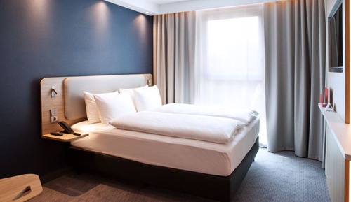 Standard Room, 1 Queen Bed