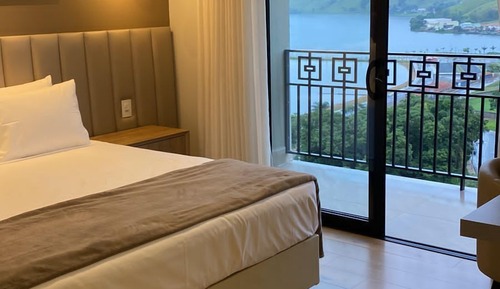 Suite deluxe com vista para o lago