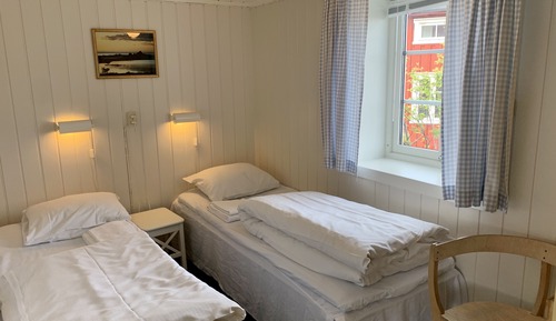 1-Bedroom Rorbu Cabin with sea view