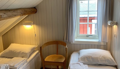 2-Bedroom Rorbu Cabin-with sea view