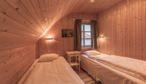 2-Bedroom Rorbu Cabin with 2 bathroom and sea view
