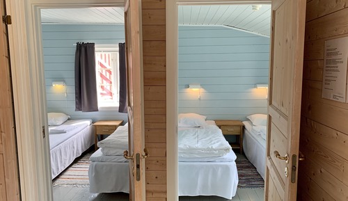 2-Bedroom Rorbu Cabin with sea view - Premium