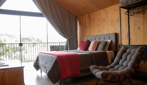 Luxury Cabin, Hot Tub, Mountain View