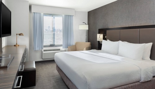 Room, 1 King Bed (Mobility/Hearing Accessible, Tub)
