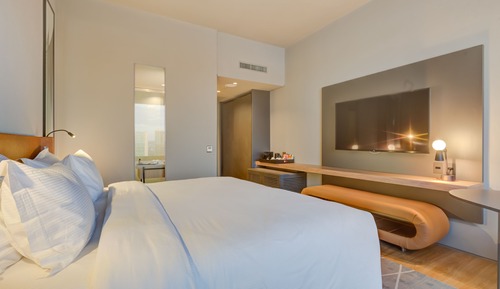 Superior Room, 1 King Bed, River View