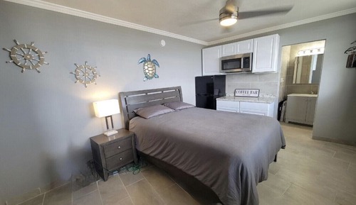 Room, 1 Queen Bed, Kitchen, City View