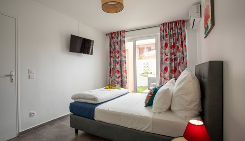 Exclusive Suite, 1 Queen Bed with Sofa bed, Balcony, Pool View