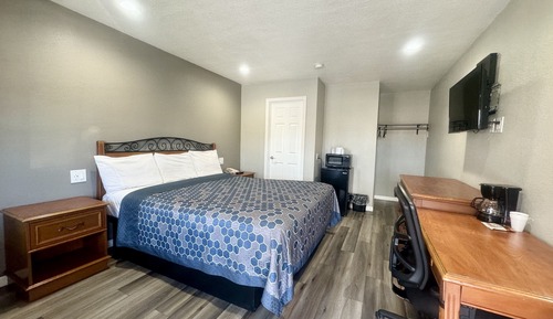 Single Room, 1 King Bed, Non Smoking