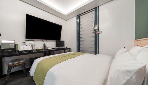 Room (Semi-Special Room (Netflix available))