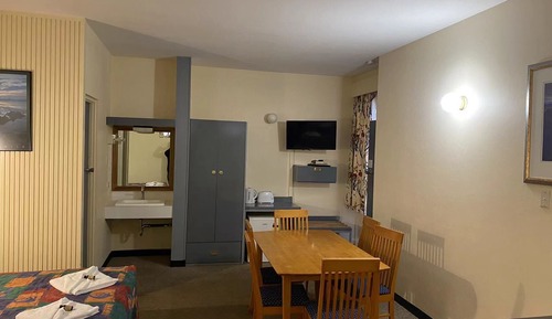 Family Room for 6