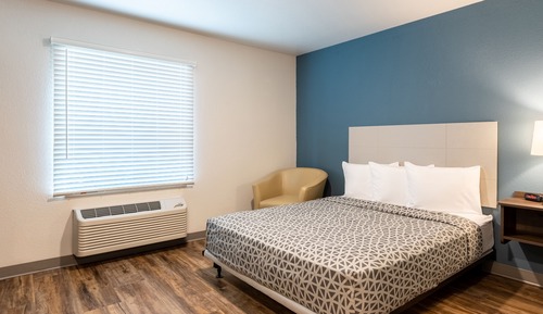 Room, 1 Queen Bed, Accessible, Non Smoking (Roll-in Shower)