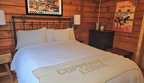Cabin 16, Hot Tub, Mountain View, 2 BR Queen + Bunks