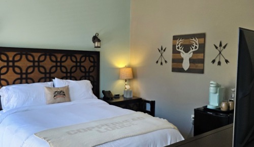 Deluxe Room, 1 Queen Bed, Non Smoking, Ground Floor