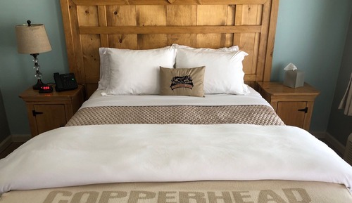 Deluxe Room, 1 Queen Bed, Non Smoking, Creek View