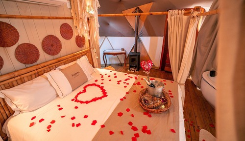 Esphera Thai com Banheira de Imersão Interna e Ofurô de Imersão Externo