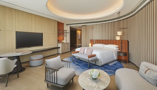 Deluxe Room, 1 King Bed, Lake View