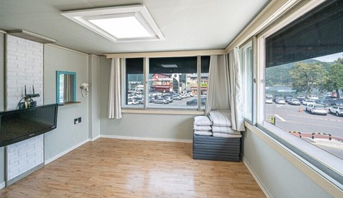 Room (River View 203 (Couple Room))